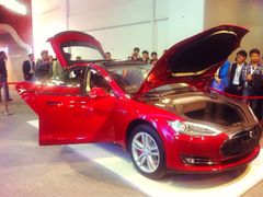 特斯拉电动汽车-东浩兰生上海世博展览馆