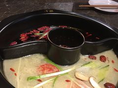 -佬土鹅肠火锅(解放路店)