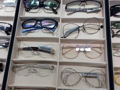 -目艮眼镜SHOWROOM(品牌集合店)