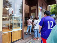 面包甜点陈列柜-老大昌(淮海中路店)