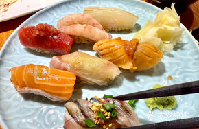 Hand-Pressed Sushi 12 Pieces