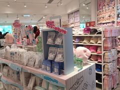 -名创优品(北京新中关购物中心地铁层店)