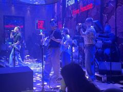 -FOUR PLAY BAR