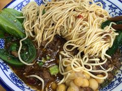 -渝之汇牛肉豌杂面