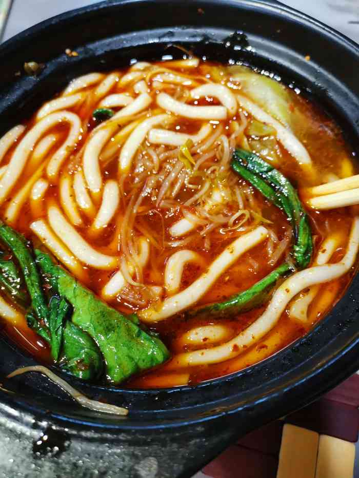 小肉串烧烤土豆粉-"烤鸡翅又焦又嫩的口感,配上熟透的蒜香,自.