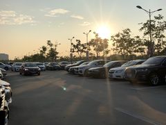 -奕欧来上海购物村停车场