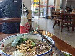 -裕新楼粉面馆·石磨手工粉(四方坪店)