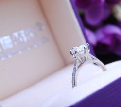 -威德钻石-克拉钻大本营(南京东路店)