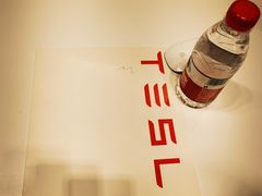 -TESLA 特斯拉(上海太古汇体验店)