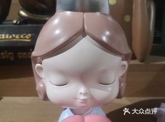 尚书房是连锁的，这家开在海汇港的2楼，面积很大