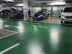 -绿洲中环中心-停车场