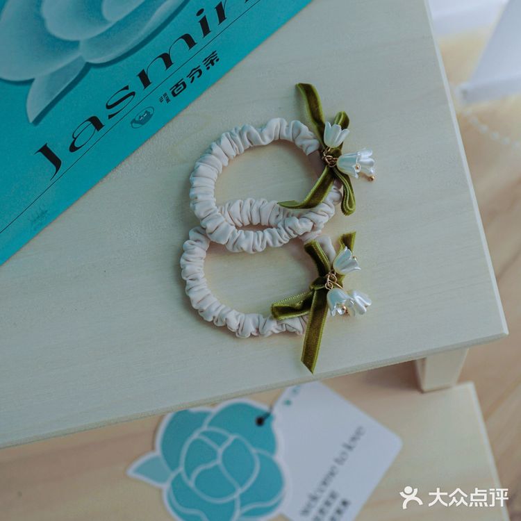 姐妹们～拿到百分茶送的茉莉发绳了没？