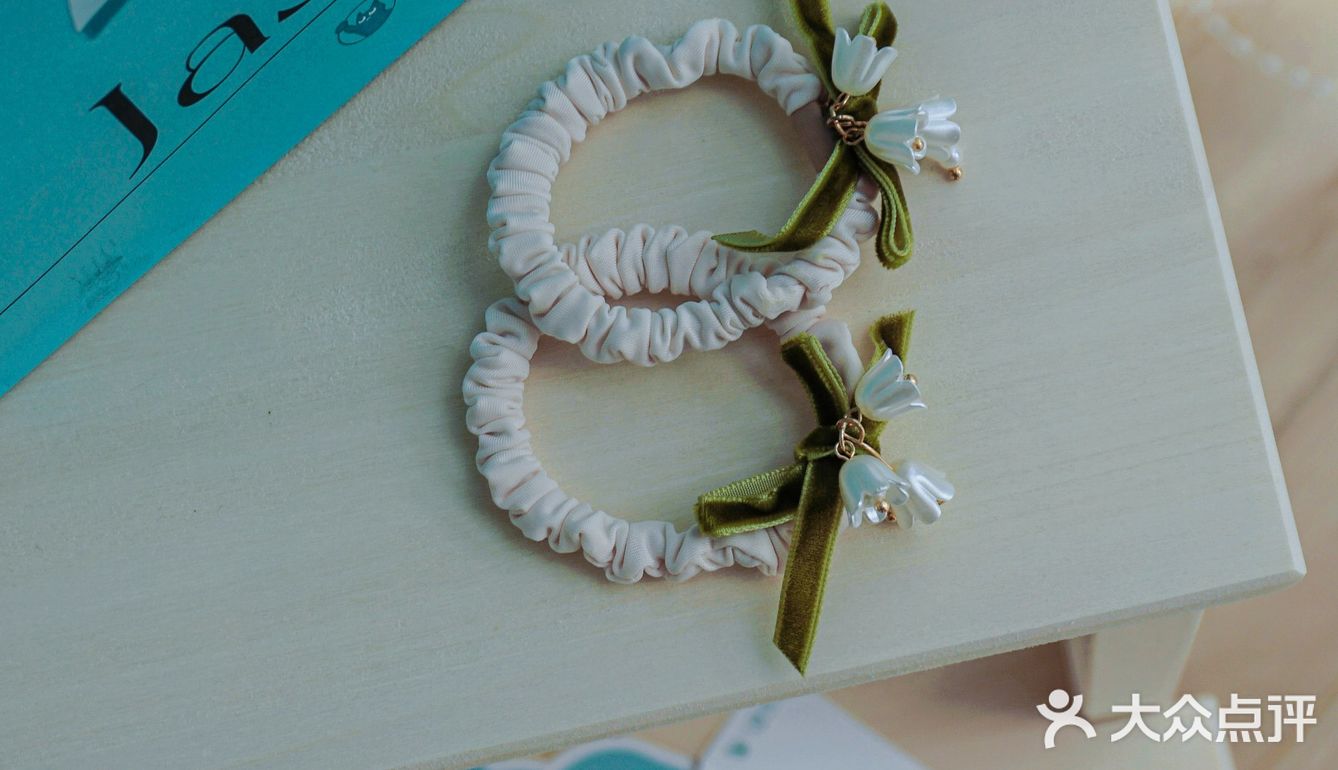 姐妹们~拿到百分茶送的茉莉发绳了没?