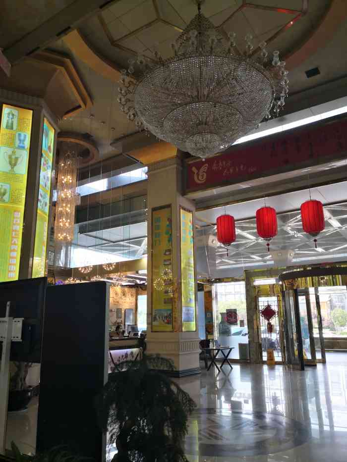 玉泉森信大酒店-"位置极佳,服务也不差,说是乒乓球主题,没.