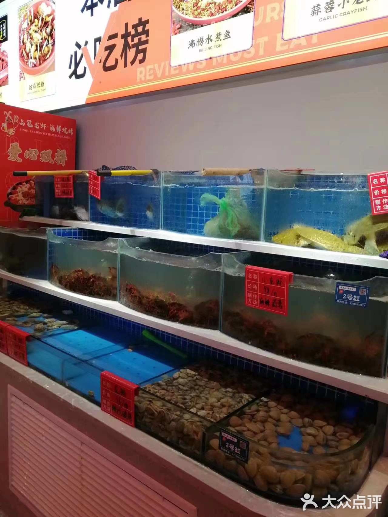 以为人不多了，没想到他家爆满。这家店有两层
