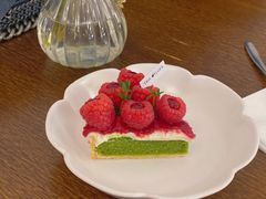 开心果树莓泡芙-Ten Olives甜点