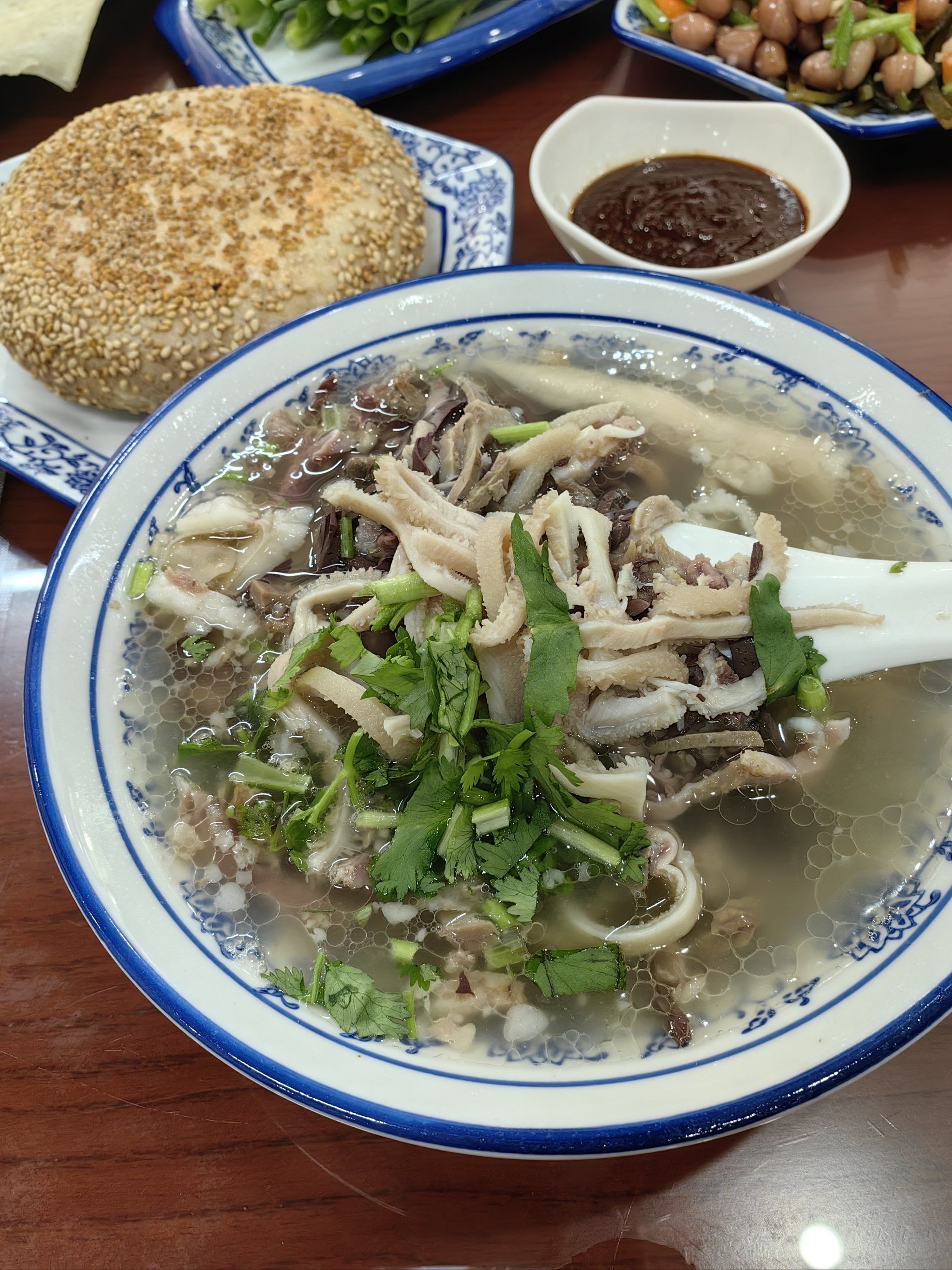 推荐羊汤和烧饼