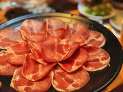 玫瑰牛舌-唯成•韩国炭火烤肉 유성고기