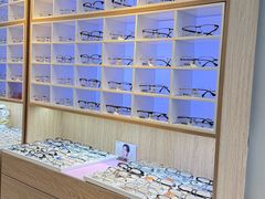 -天空之镜眼镜店蔡司依视路配镜授权零售店(望京颐堤港店)
