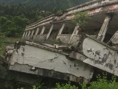 -四川汶川特大地震漩口中学遗址