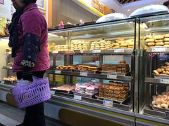 面包甜点陈列柜-采芝斋(延安路店)