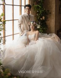 -雪中彩影婚纱摄影·微光艺术中心