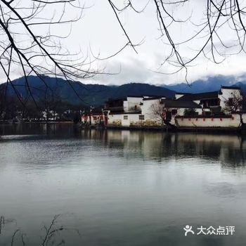 情商智商双高的你并非不婚主义者，多年来异性缘并不差