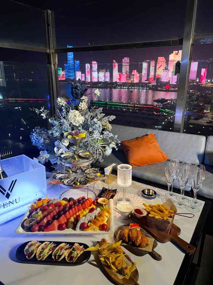 venu 海景酒廊-"生蚝就喜欢来这儿吃环境高大上 服务周到.