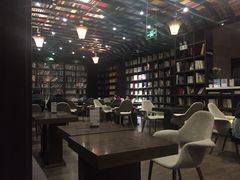 -钟书阁(松江泰晤士小镇店)