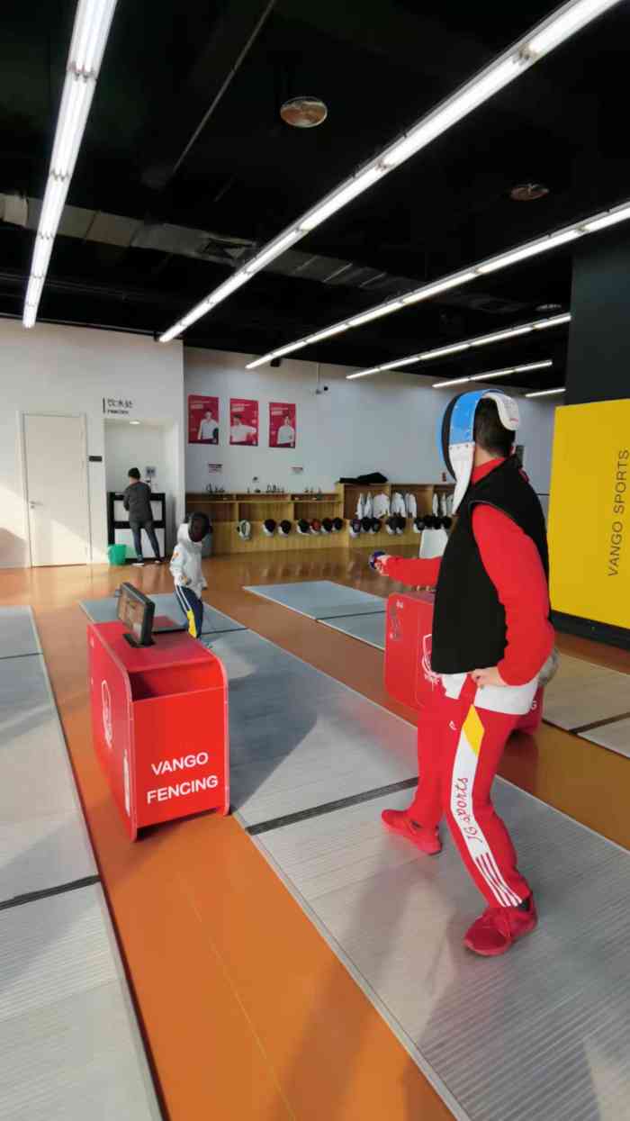 万国体育(成都高新击剑中心)-"本来是霸王餐中了一