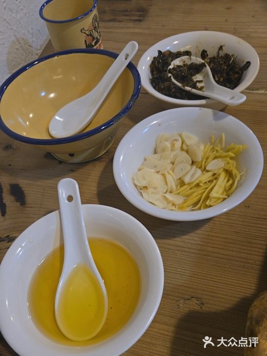 颜氏双江清水鱼一养身火锅(磁器口店)图片