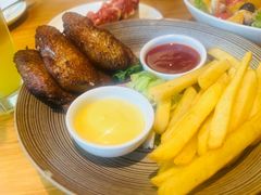 香炸鸡翅配薯条-Money Shops(愚园路店)