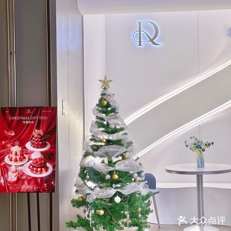 圣诞漂亮小蛋糕已提前吃上！幸福！
