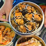 沉浸式吃饭体验，烁夜5D概念海鲜烤肉自助