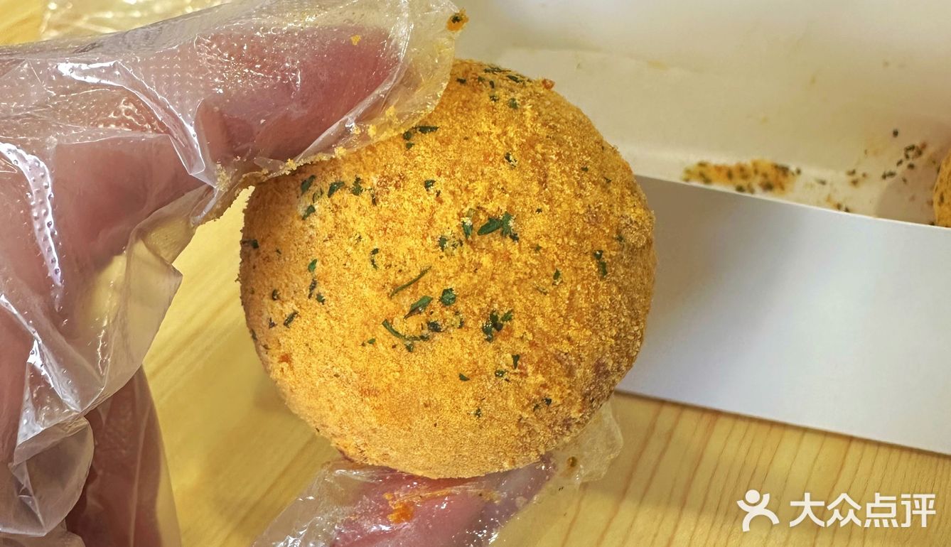 不用去小程序预约！到店就能买到“芝士球”