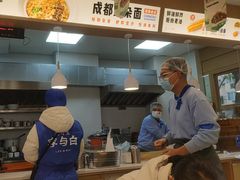-李与白包子铺(桐梓林店)