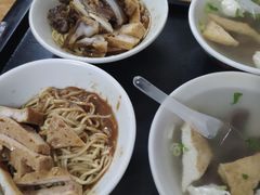 -松树干拌面店