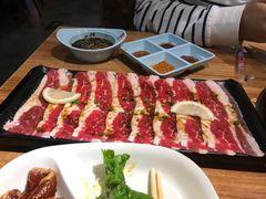 柠檬香草黑椒牛五花-小米烤肉-泥炉炭烤(常营店)