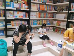 -钟书阁(群光广场店)