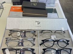 -浮光眼镜·蔡司视觉合作·数字验配中心(陆家嘴店)