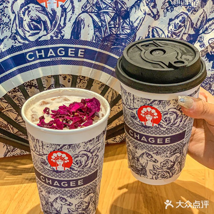 一花一叶 一口云南☁霸王茶姬新品好绝！