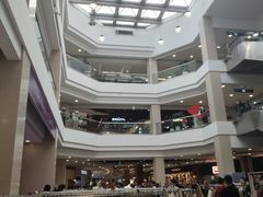 -燕莎奥特莱斯购物中心