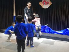 -猴有戏教育戏剧·音乐剧·主持口才·演讲朗诵辩论(环球港华师大校区)