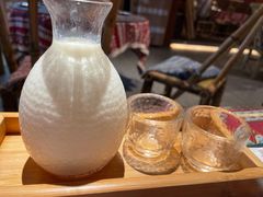 云南纂新奶白酒-火塘云南烧烤大排档