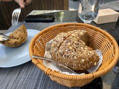 餐前果仁包-卡普里披萨·牛扒·下午茶
