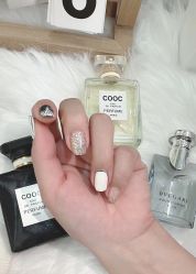 -灰姑娘美甲美睫馆