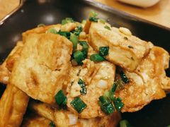 香葱煎豆腐-小土豆北方菜馆(方庄店)