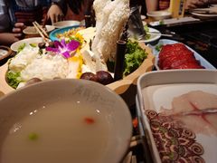 -老牌坊云南鱼豆花火锅(哈西万达店)
