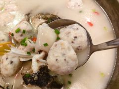 青椒紫苏煮鱼头·鱼丸-天怡·鱼工厂(临江店)