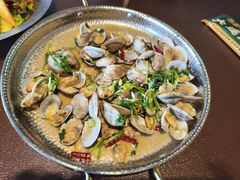 -曼听小寨海鲜烧烤·大连辣炒大王(盖州街店)